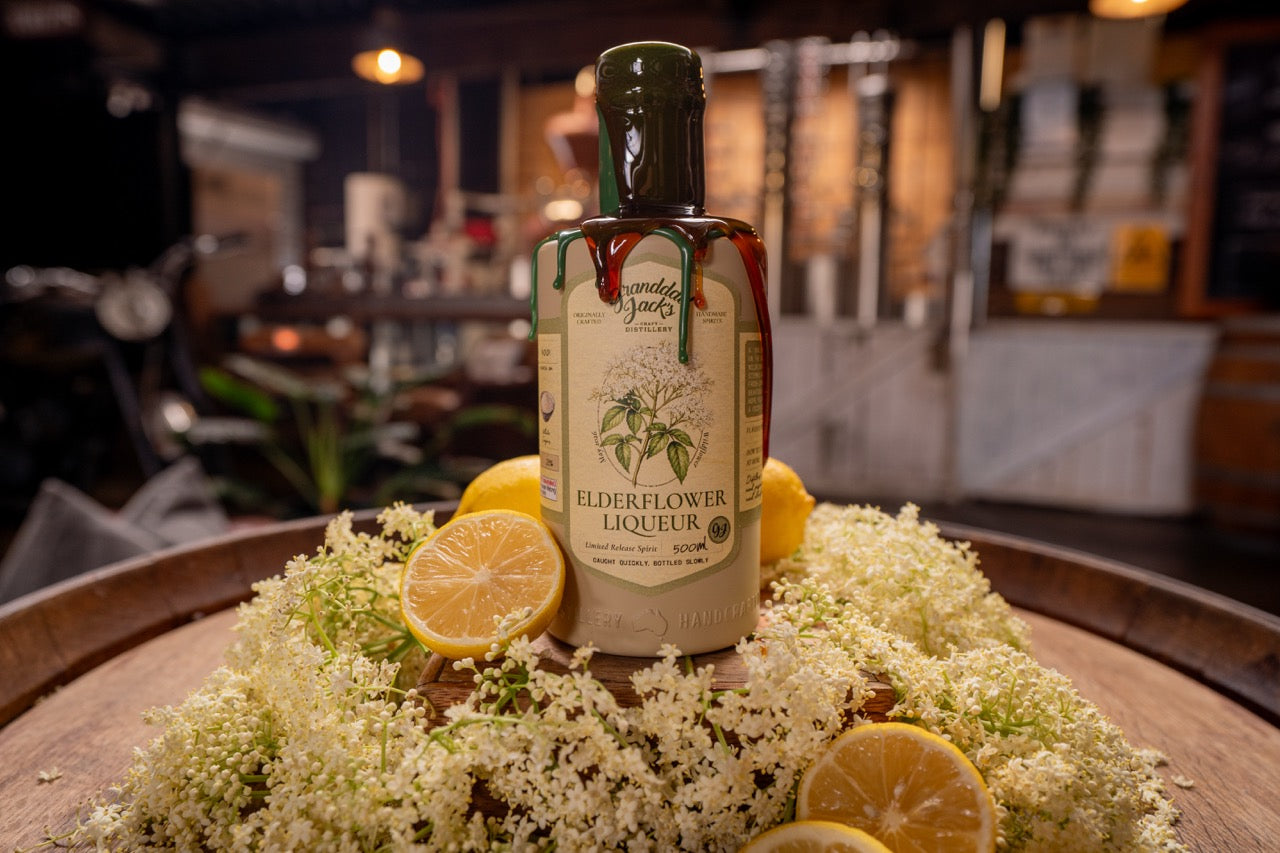 Elderflower Liqueur 2026: Two Weeks of Wildflower, Held Still